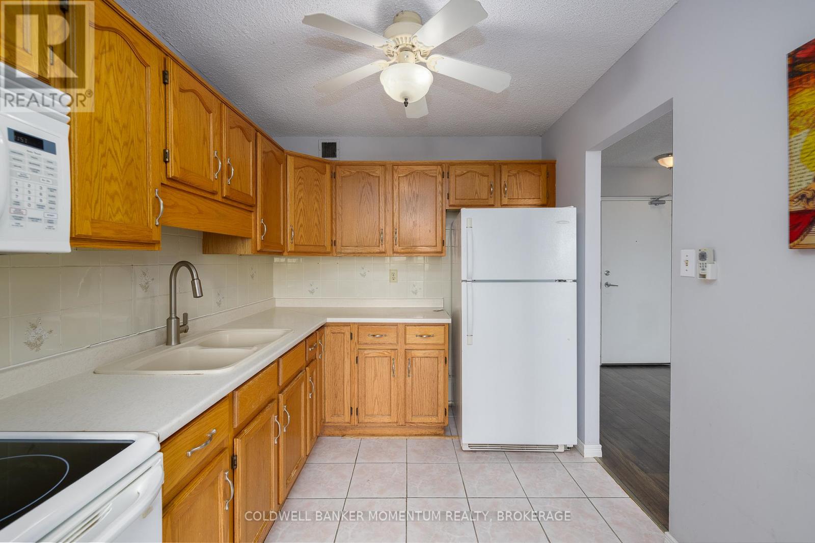 1002 - 365 Geneva Street, St. Catharines, Ontario  L2N 5S7 - Photo 11 - X13448292