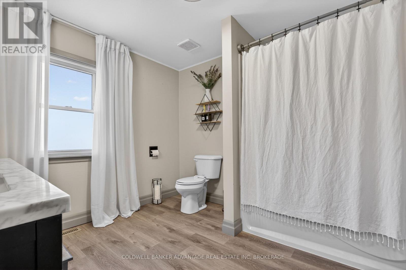 286 Gilmore Road E, Fort Erie, Ontario  L2A 2M8 - Photo 12 - X13449016