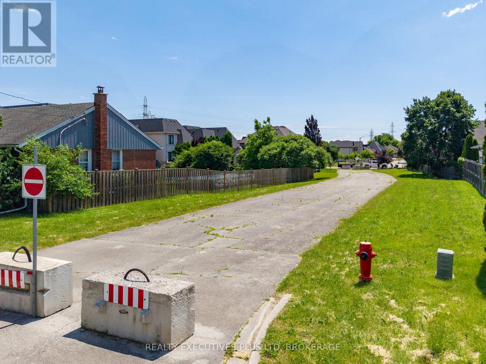 2441 Colangelo Drive, Niagara Falls, Ontario  L2J 0A1 - Photo 2 - X13449402