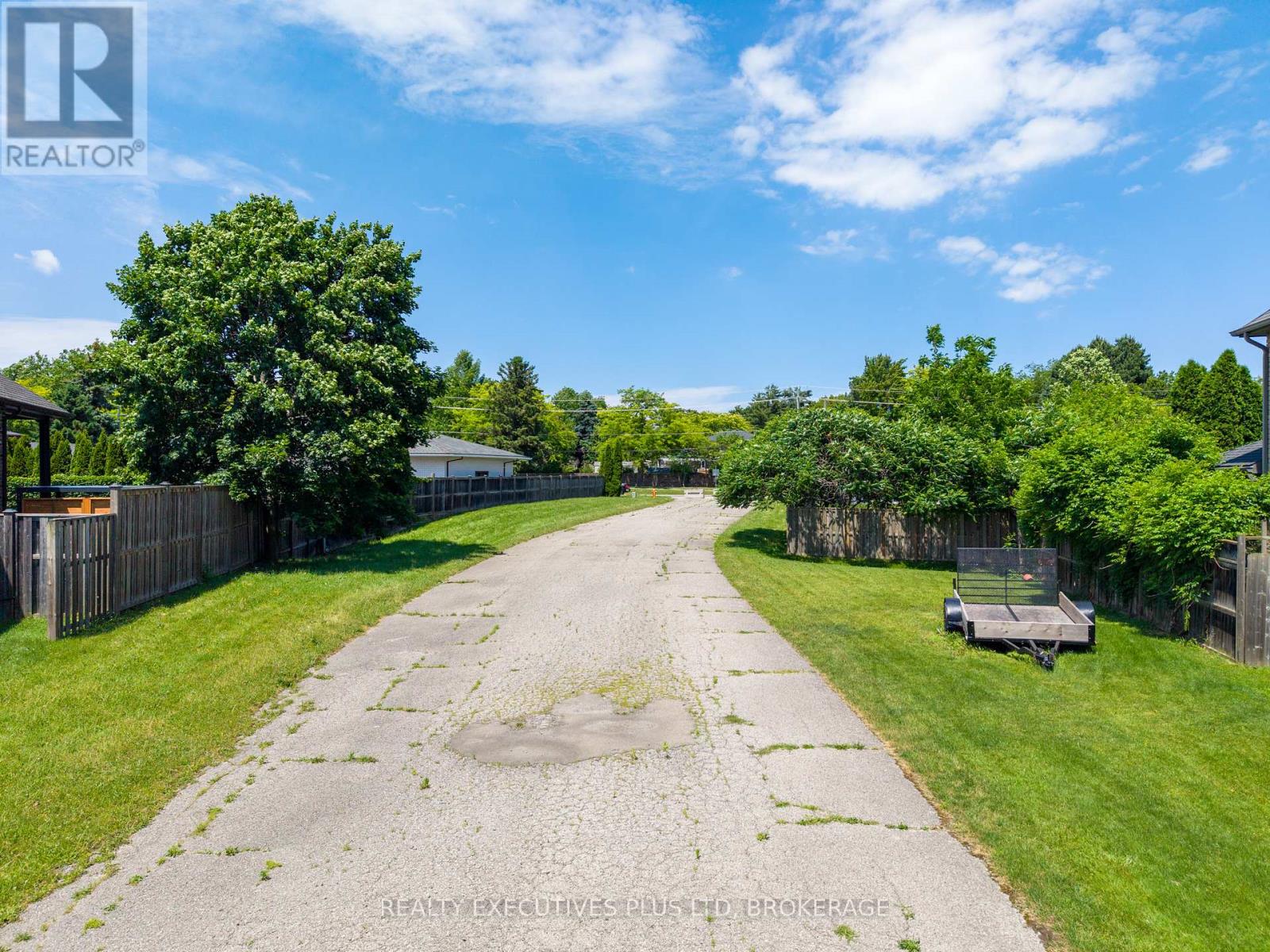 2441 Colangelo Drive, Niagara Falls, Ontario  L2J 0A1 - Photo 9 - X13449402