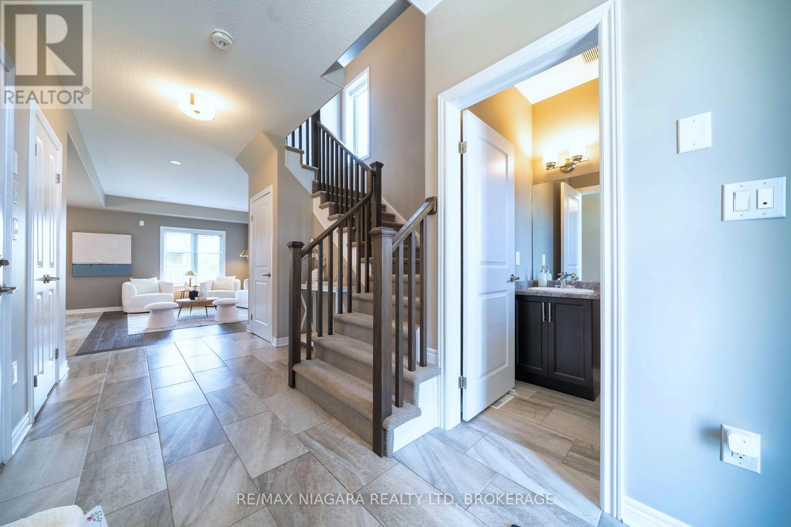 9385 Eagle Ridge Drive, Niagara Falls, Ontario  L2H 0G3 - Photo 5 - X13450666