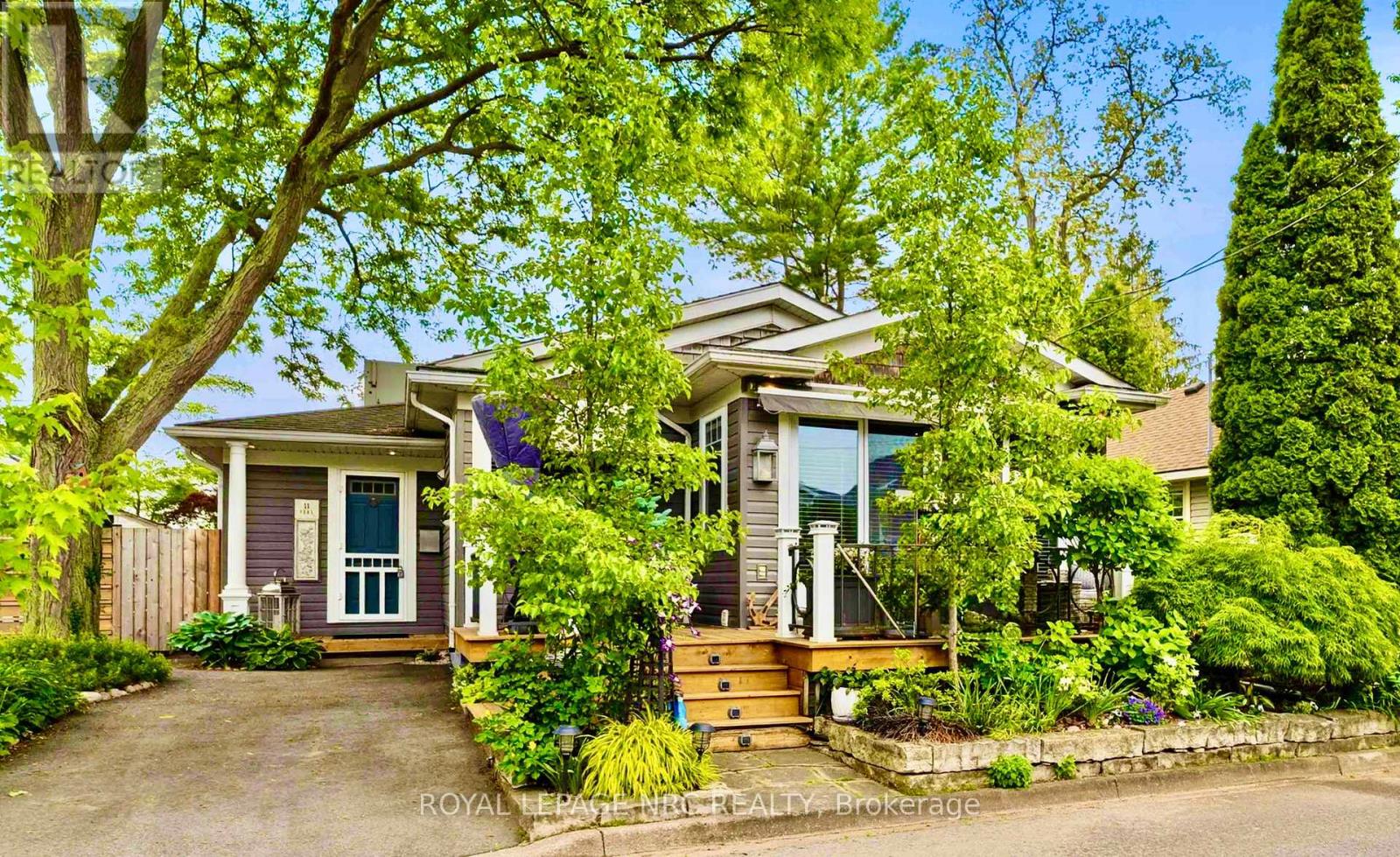11 PEEL STREET, St. Catharines, Ontario
