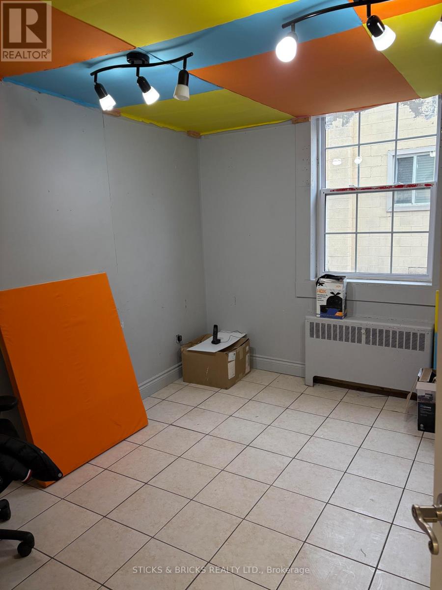 4609 Crysler Avenue, Niagara Falls, Ontario  L2E 3V6 - Photo 7 - X13451622