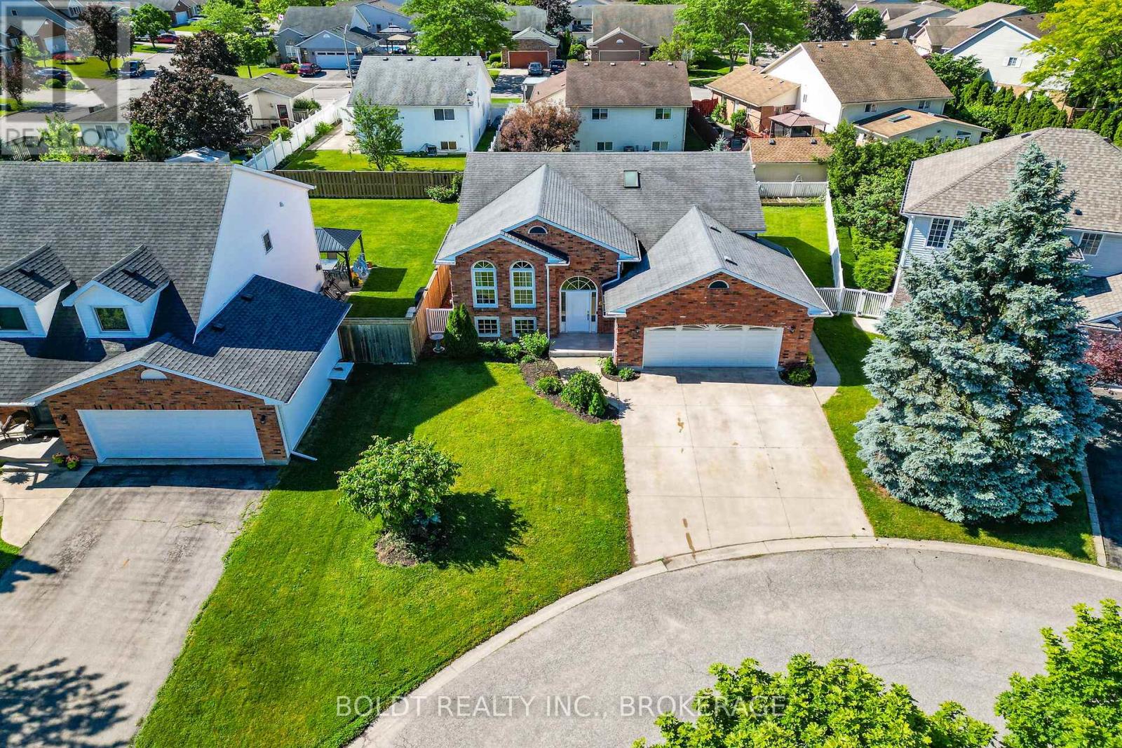 6 CEDAR COURT, St. Catharines, Ontario