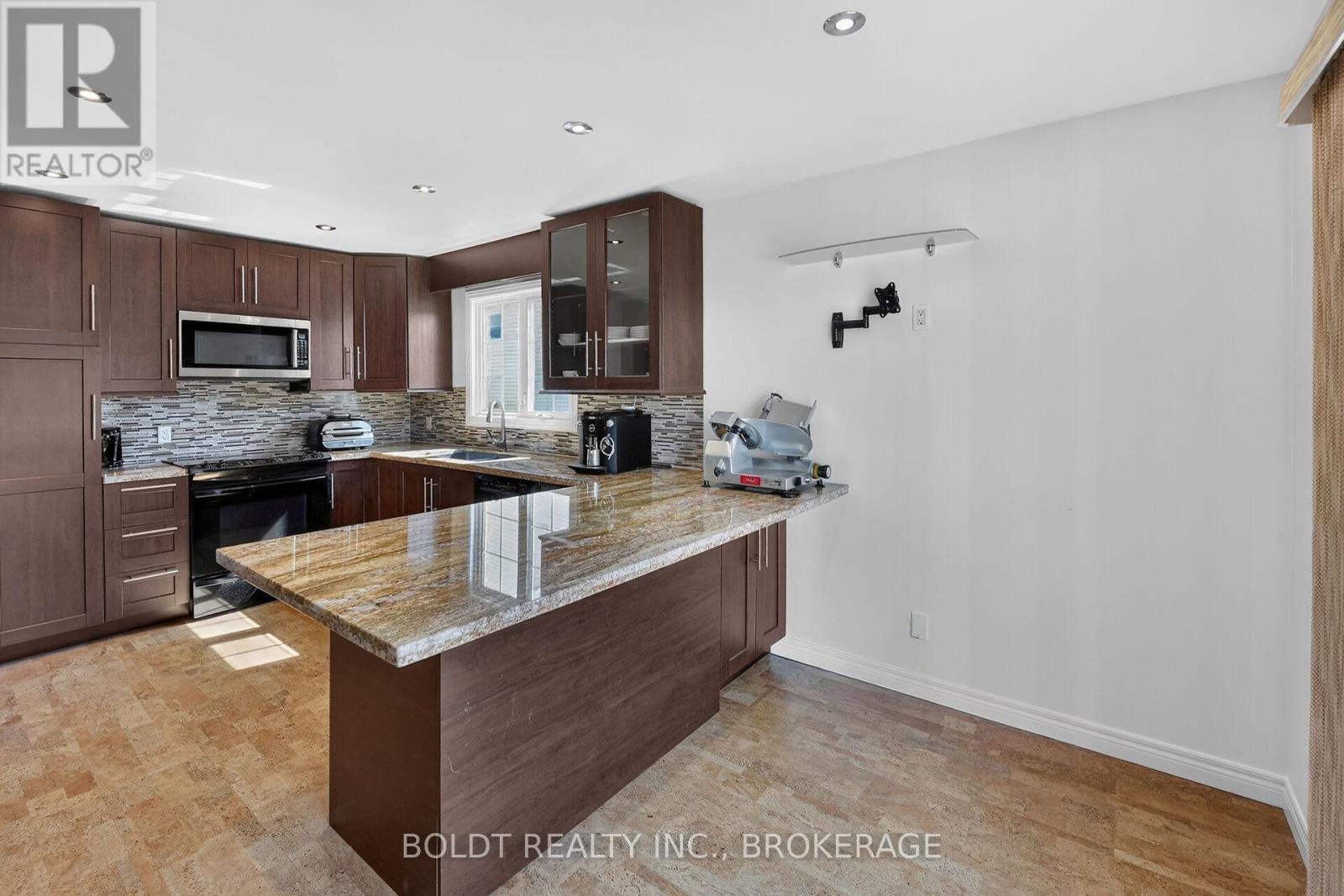 6 Cedar Court, St. Catharines, Ontario  L2S 3V1 - Photo 10 - X13451962