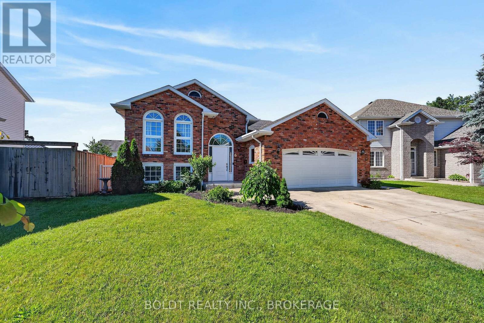 6 Cedar Court, St. Catharines, Ontario  L2S 3V1 - Photo 2 - X13451962