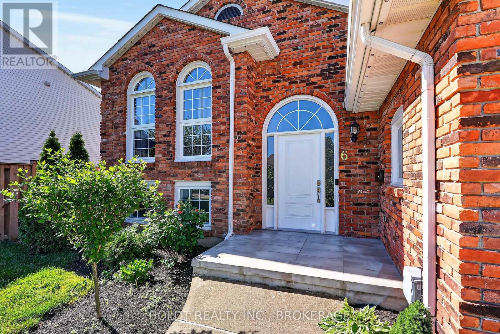 6 Cedar Court, St. Catharines, Ontario  L2S 3V1 - Photo 3 - X13451962