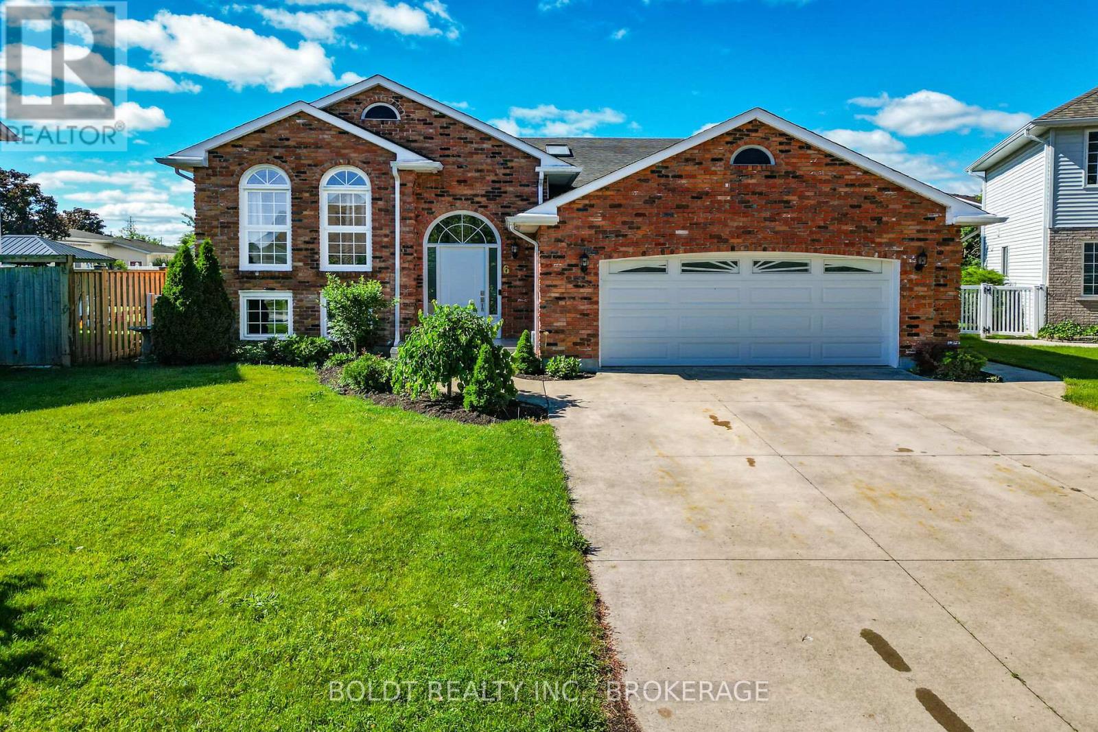 6 Cedar Court, St. Catharines, Ontario  L2S 3V1 - Photo 4 - X13451962