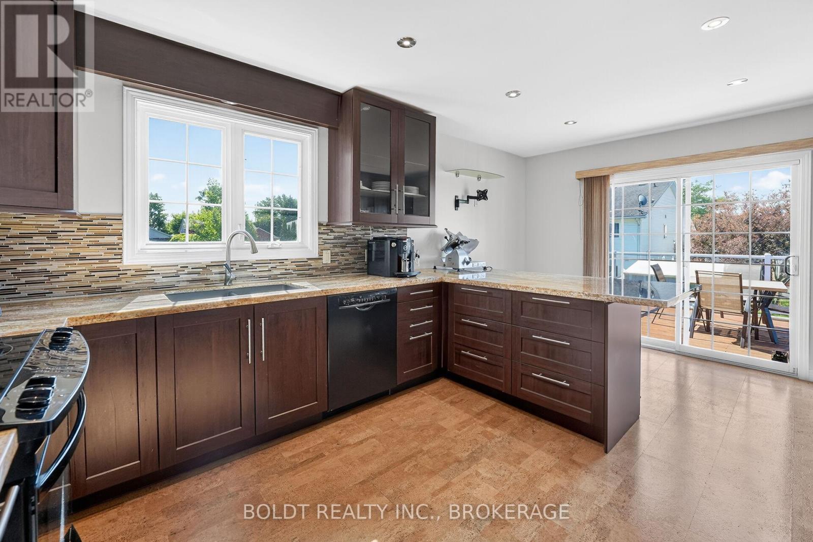 6 Cedar Court, St. Catharines, Ontario  L2S 3V1 - Photo 6 - X13451962