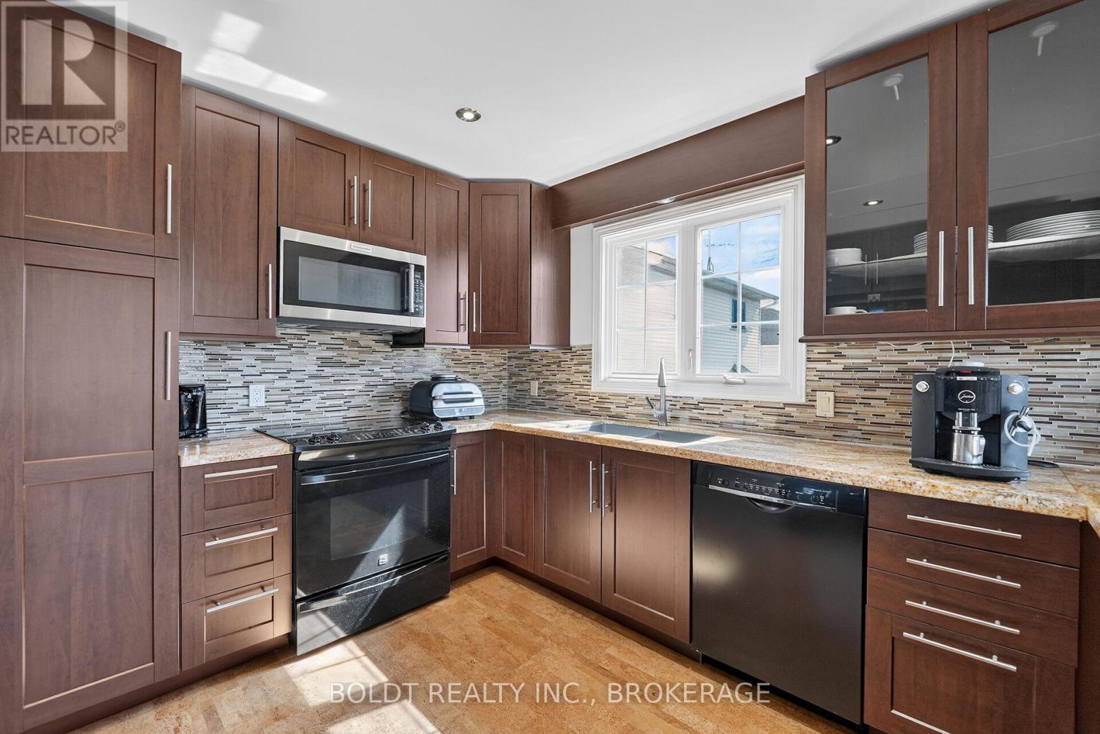 6 Cedar Court, St. Catharines, Ontario  L2S 3V1 - Photo 7 - X13451962