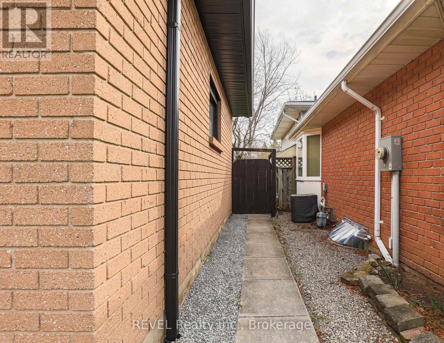 12 Andrea Drive, St. Catharines, Ontario  L2S 3N7 - Photo 3 - X13453344