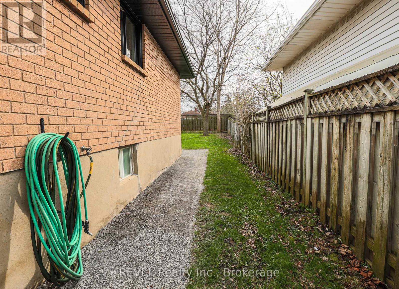 12 Andrea Drive, St. Catharines, Ontario  L2S 3N7 - Photo 4 - X13453344