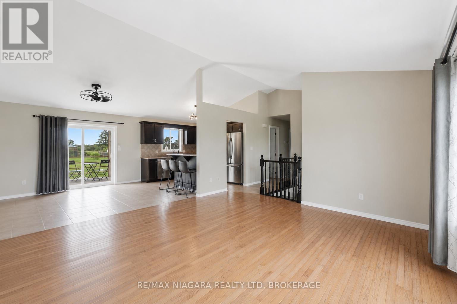 661 Carl Road, Thorold, Ontario  L0S 1K0 - Photo 4 - X13454338