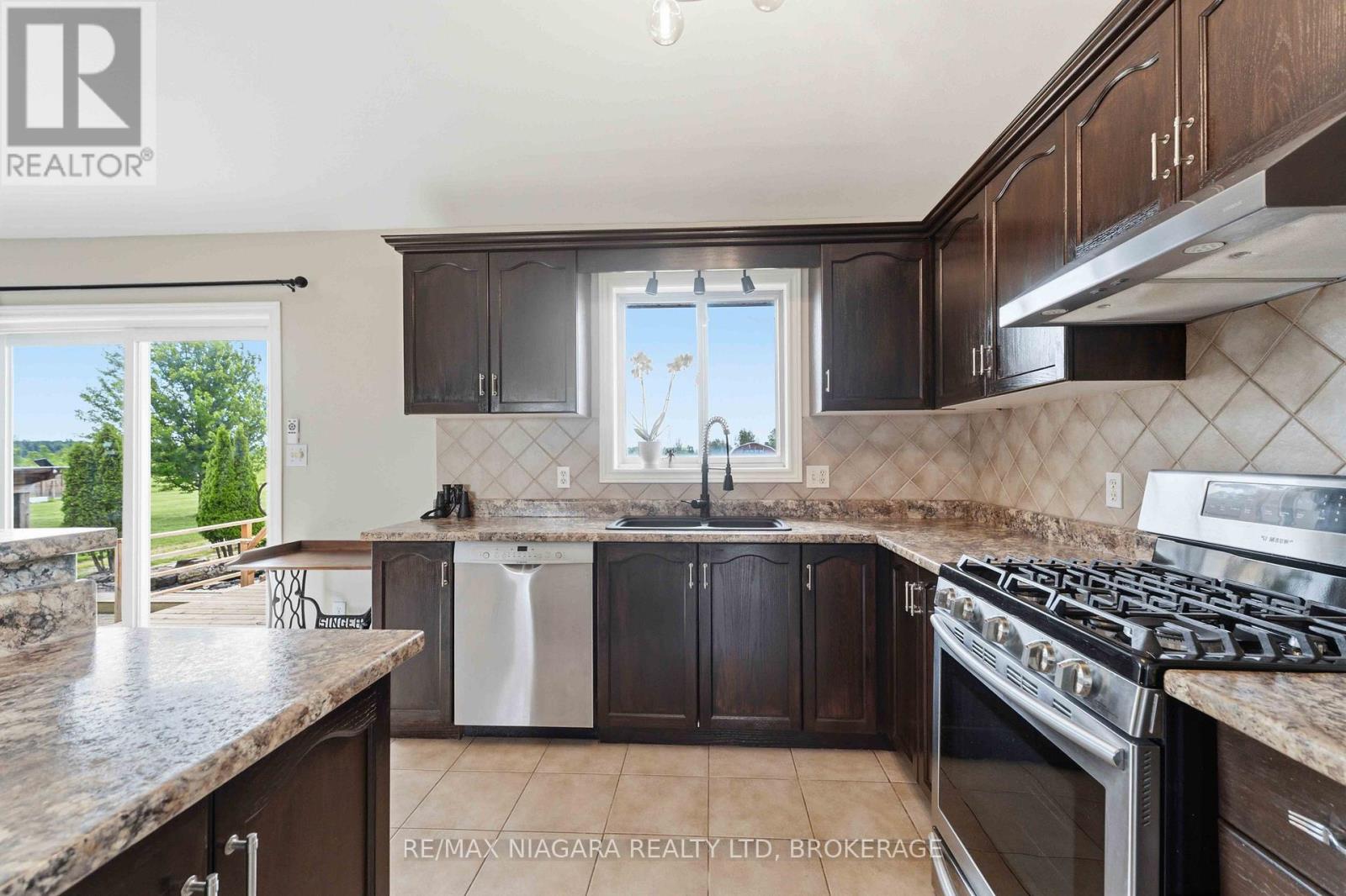 661 Carl Road, Thorold, Ontario  L0S 1K0 - Photo 5 - X13454338