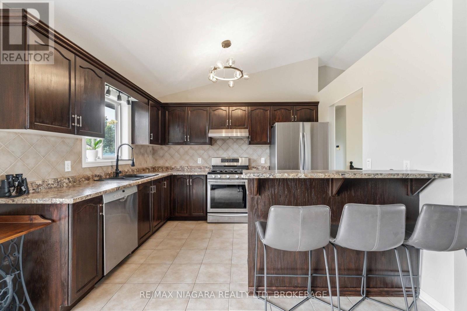 661 Carl Road, Thorold, Ontario  L0S 1K0 - Photo 7 - X13454338
