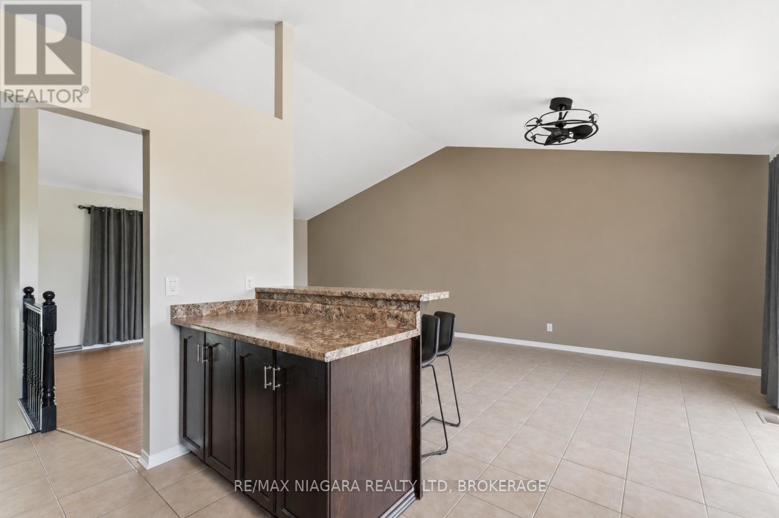 661 Carl Road, Thorold, Ontario  L0S 1K0 - Photo 8 - X13454338