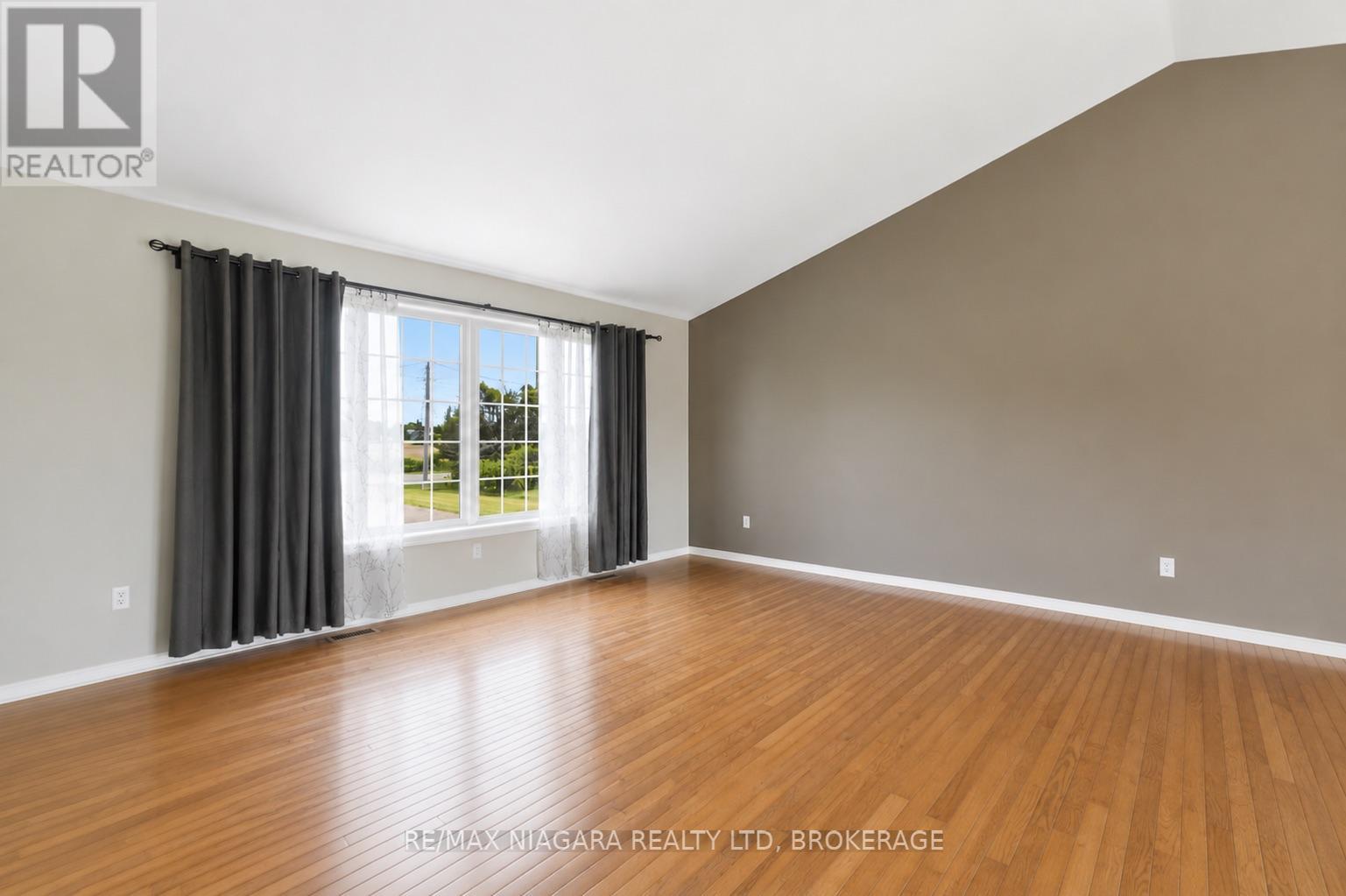 661 Carl Road, Thorold, Ontario  L0S 1K0 - Photo 9 - X13454338