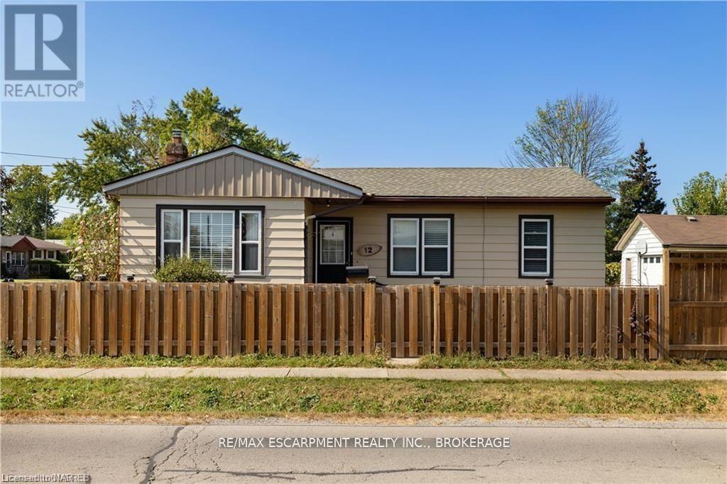 LOWER - 12 FERNDALE AVENUE, St. Catharines, Ontario