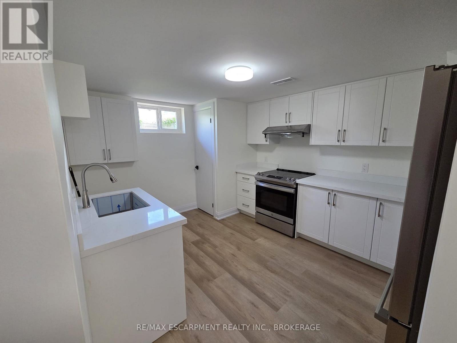 Lower - 12 Ferndale Avenue, St. Catharines, Ontario  L2P 1V3 - Photo 2 - X13456742