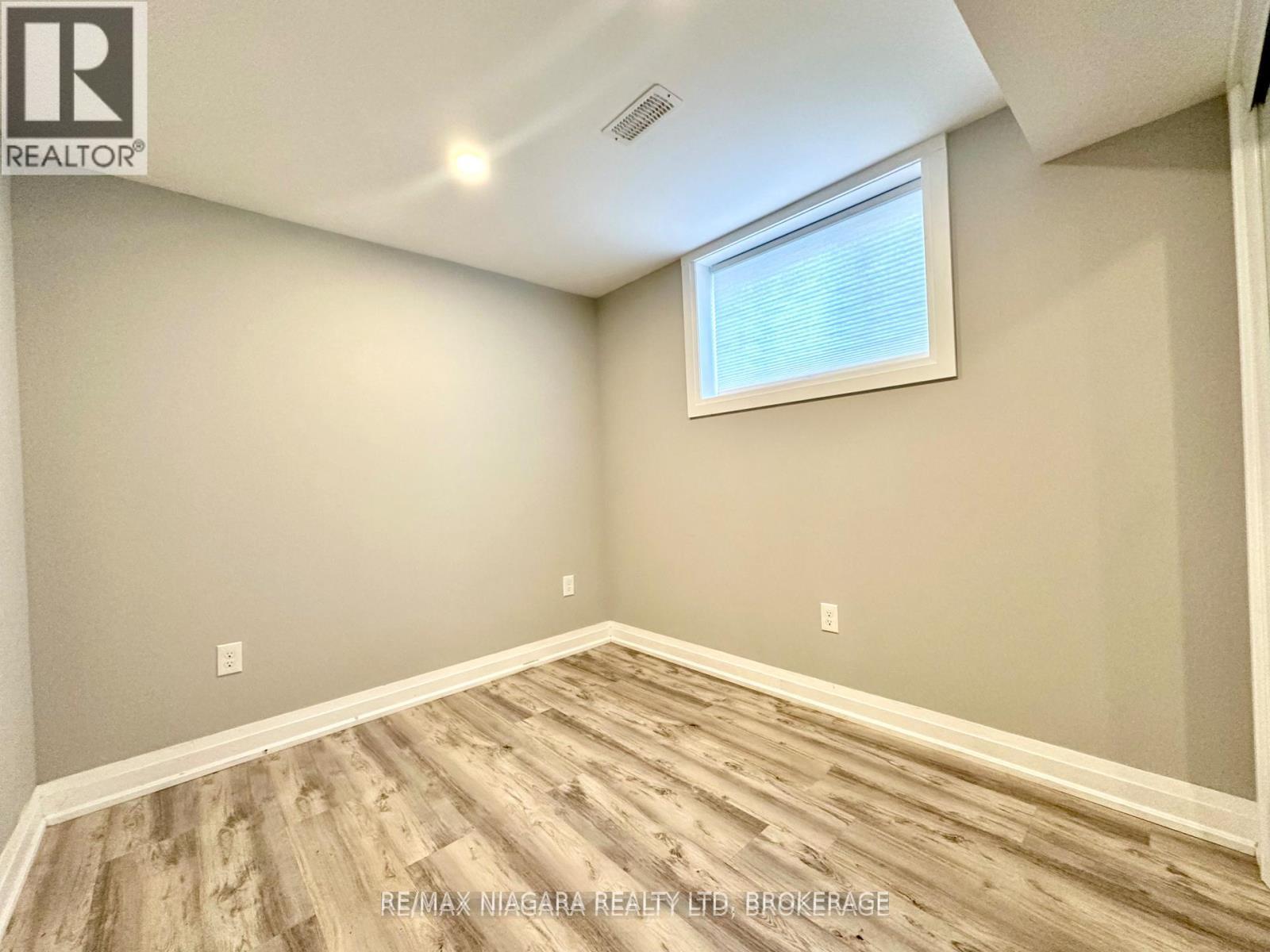 Lower - 39 Grove Avenue, St. Catharines, Ontario  L2P 1C5 - Photo 4 - X13457158
