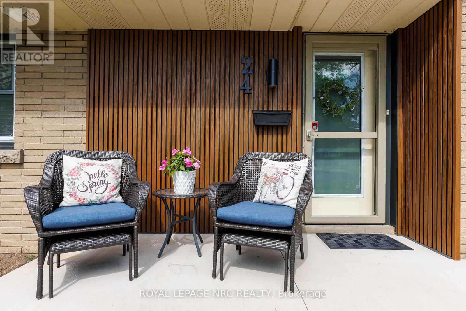 24 Munro Street, Thorold, Ontario  L2V 2V8 - Photo 3 - X13459896
