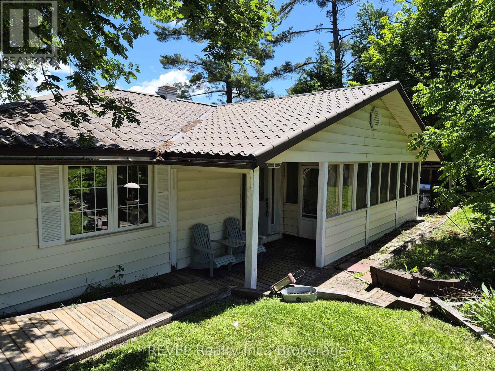 1031 BUTTERFLY ROAD, Muskoka Lakes, Ontario