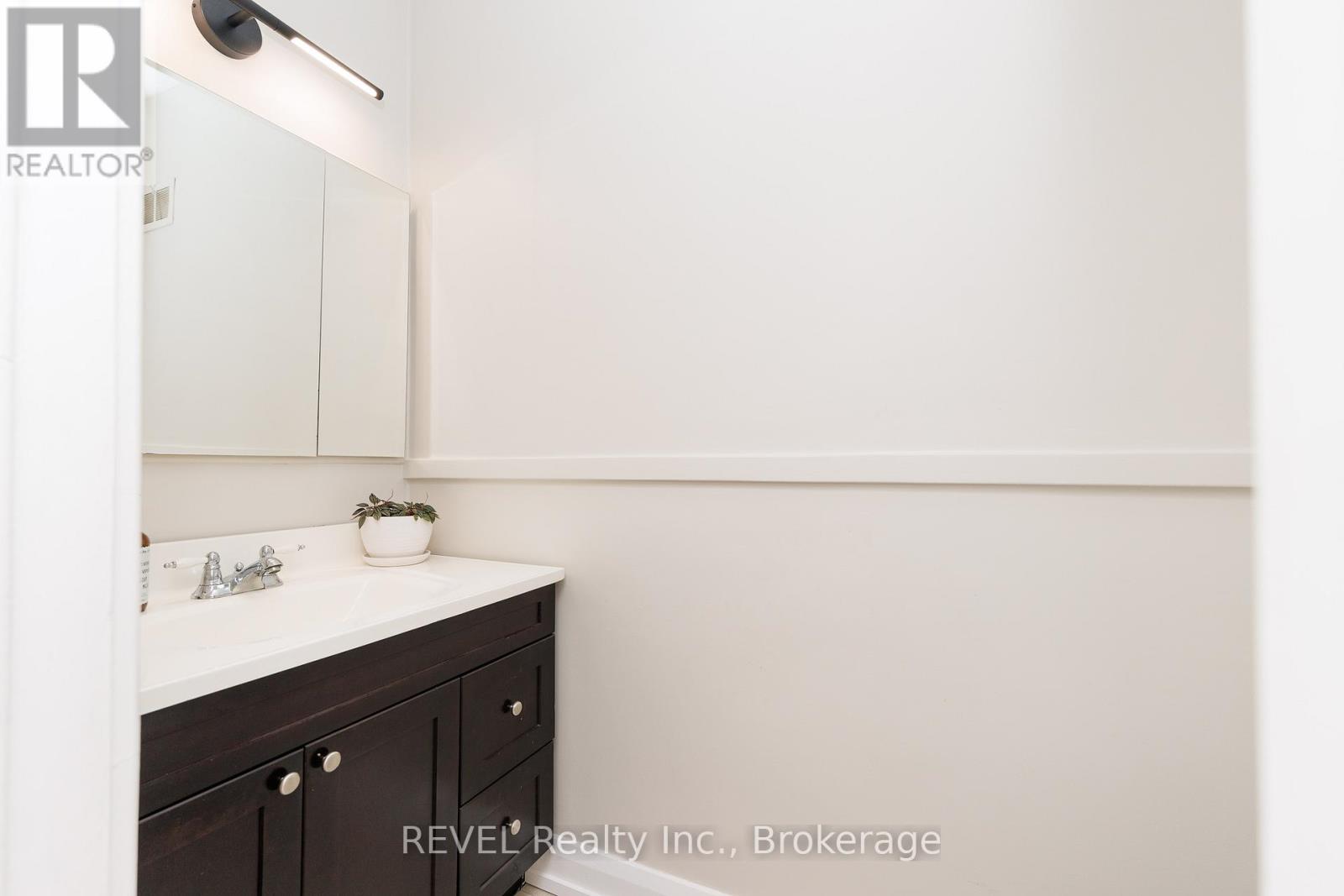 299 First Avenue, Welland, Ontario  L3C 1Z1 - Photo 18 - X13460206