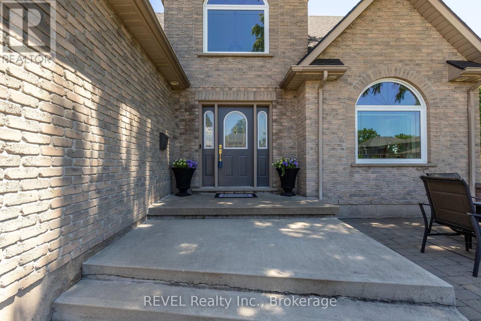 45 WESTWOOD DRIVE, Port Colborne, Ontario