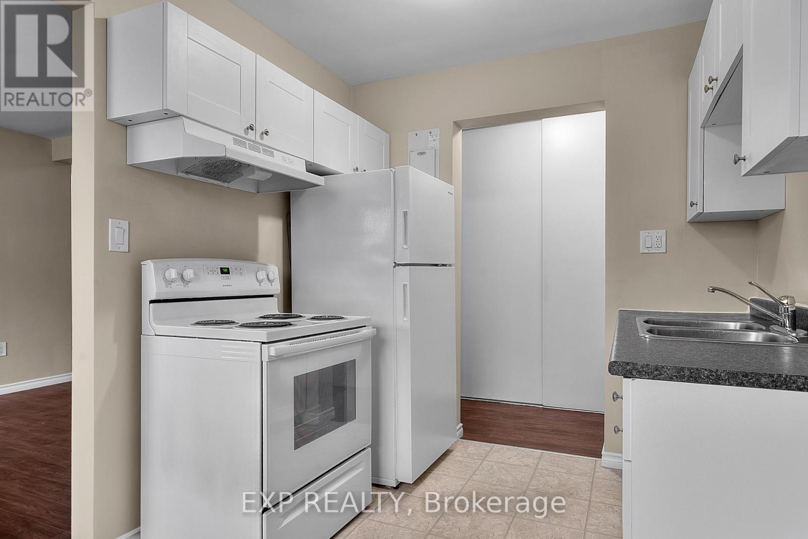 4663 Huron Street, Niagara Falls, Ontario  L2E 2H7 - Photo 4 - X13461400