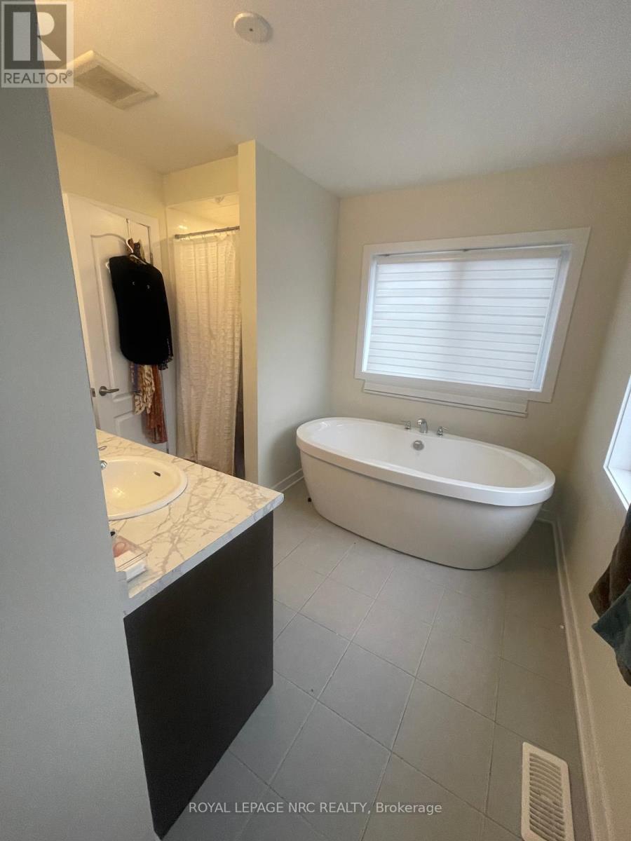 8 Downriver Drive, Welland, Ontario  L3B 0M5 - Photo 15 - X13461694