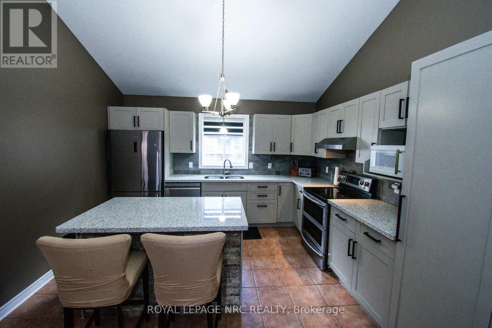 15 Arlene Street, St. Catharines, Ontario  L2S 4C9 - Photo 11 - X13461780