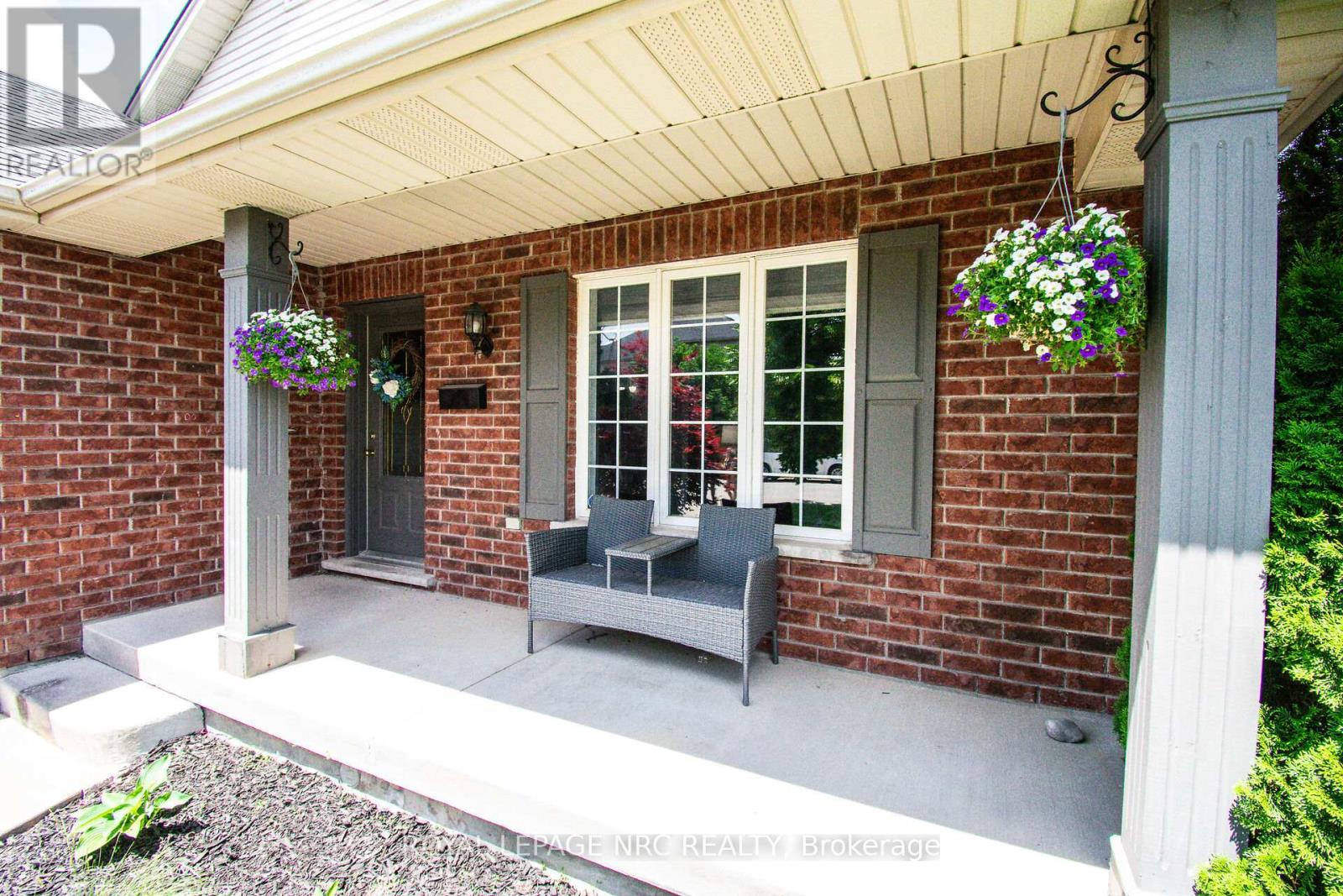 15 Arlene Street, St. Catharines, Ontario  L2S 4C9 - Photo 2 - X13461780