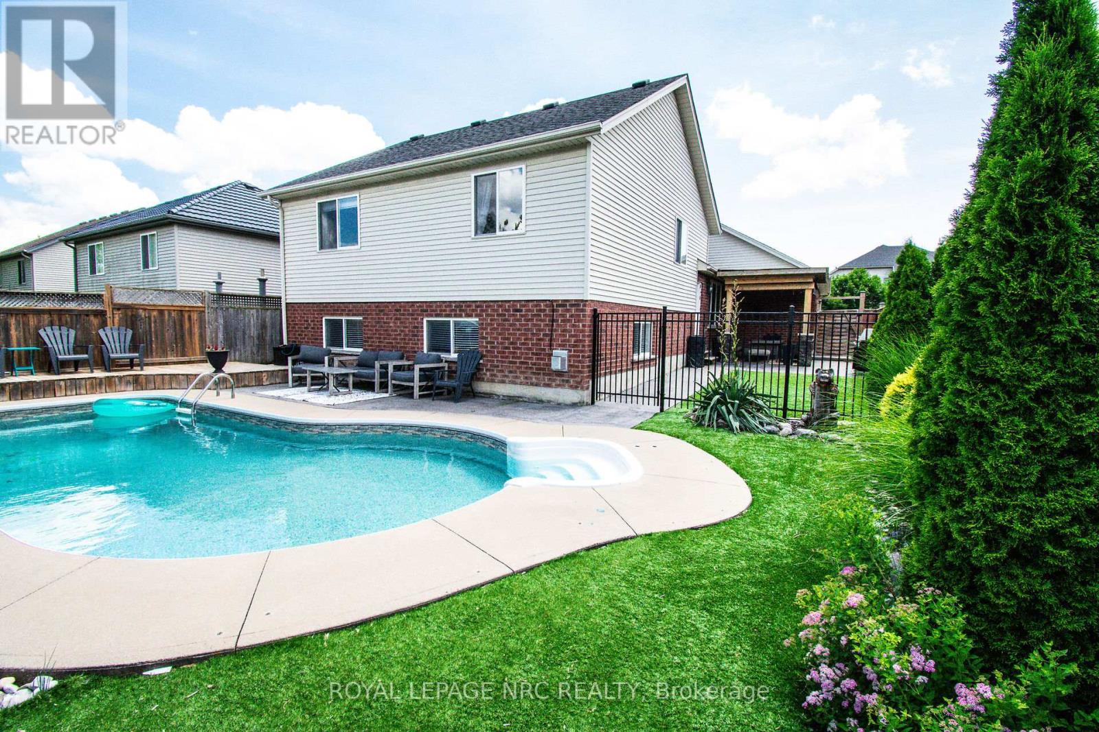 15 Arlene Street, St. Catharines, Ontario  L2S 4C9 - Photo 3 - X13461780
