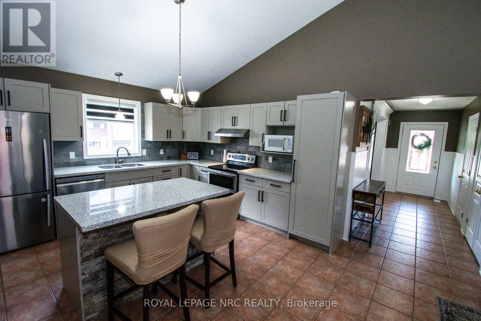15 Arlene Street, St. Catharines, Ontario  L2S 4C9 - Photo 9 - X13461780