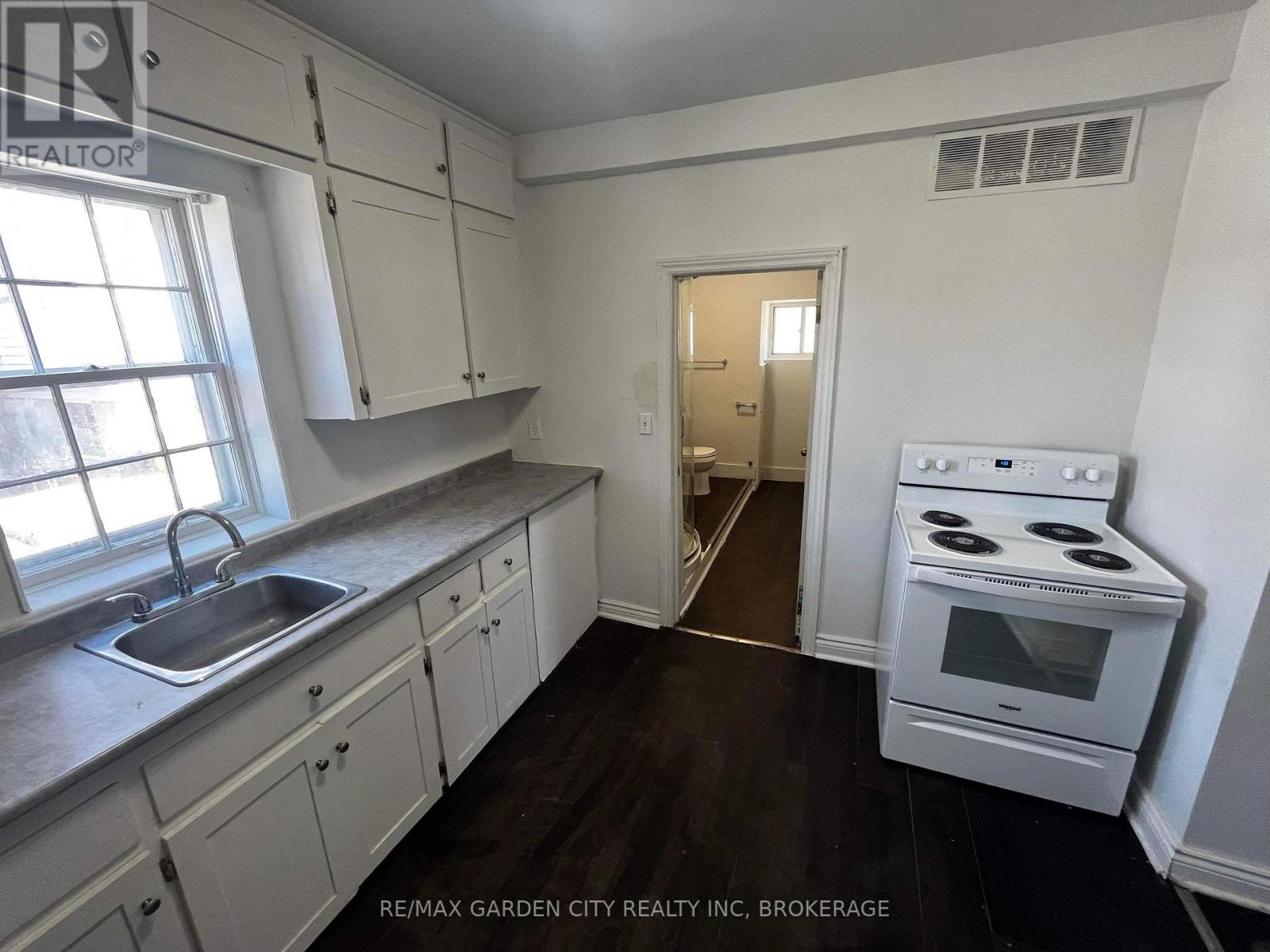 Unit #1 - 29 Rykert Street S, St. Catharines, Ontario  L2S 1Y8 - Photo 3 - X13464196