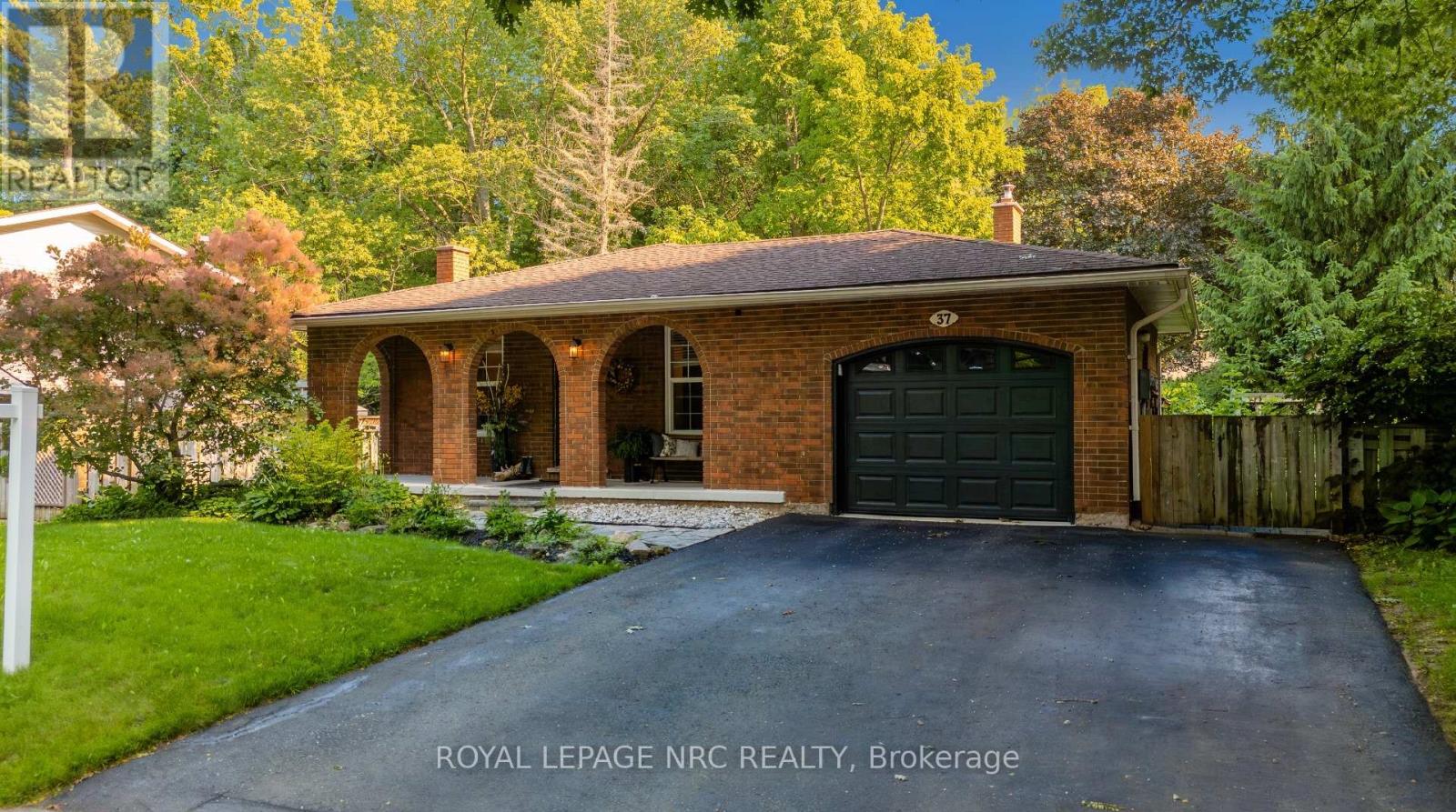 37 SPRUCESIDE CRESCENT, Pelham, Ontario