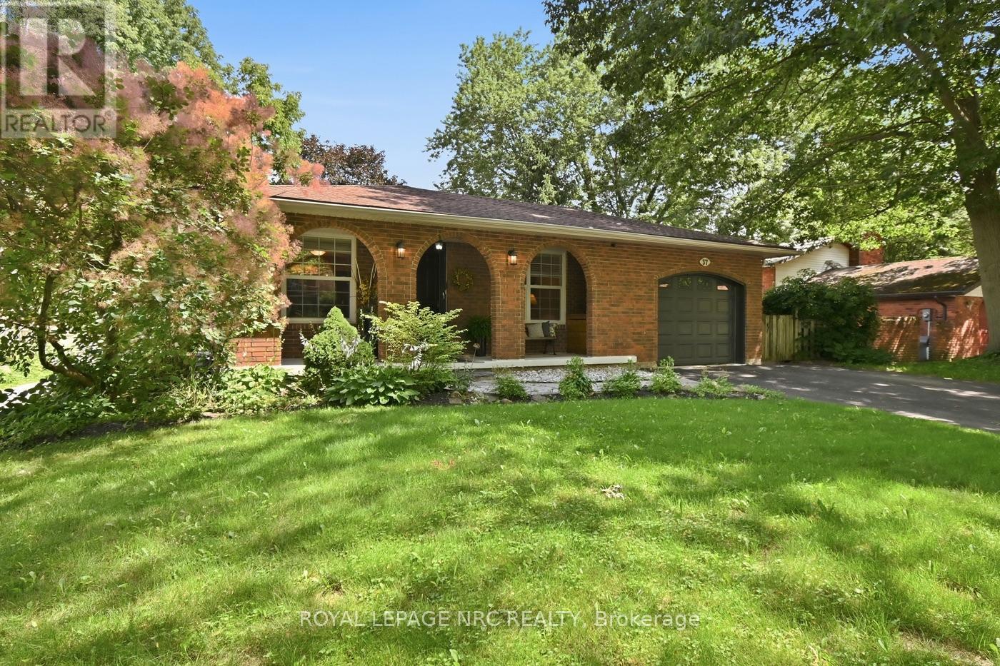37 Spruceside Crescent, Pelham, Ontario  L3E 0G1 - Photo 2 - X13465252