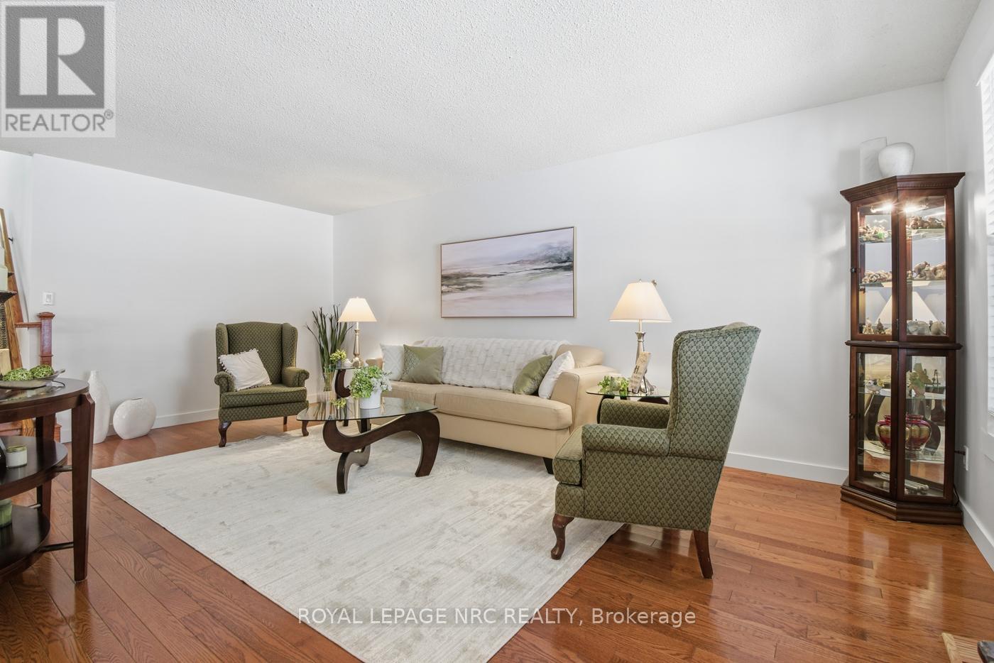 37 Spruceside Crescent, Pelham, Ontario  L3E 0G1 - Photo 5 - X13465252
