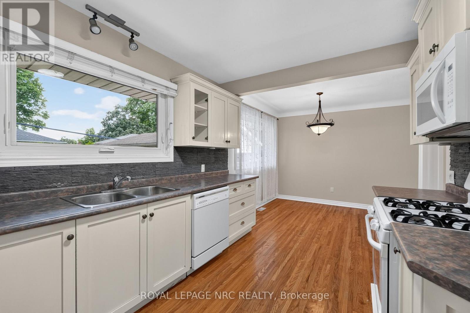 22 Mckenzie Street, St. Catharines, Ontario  L2M 2N1 - Photo 11 - X13465688