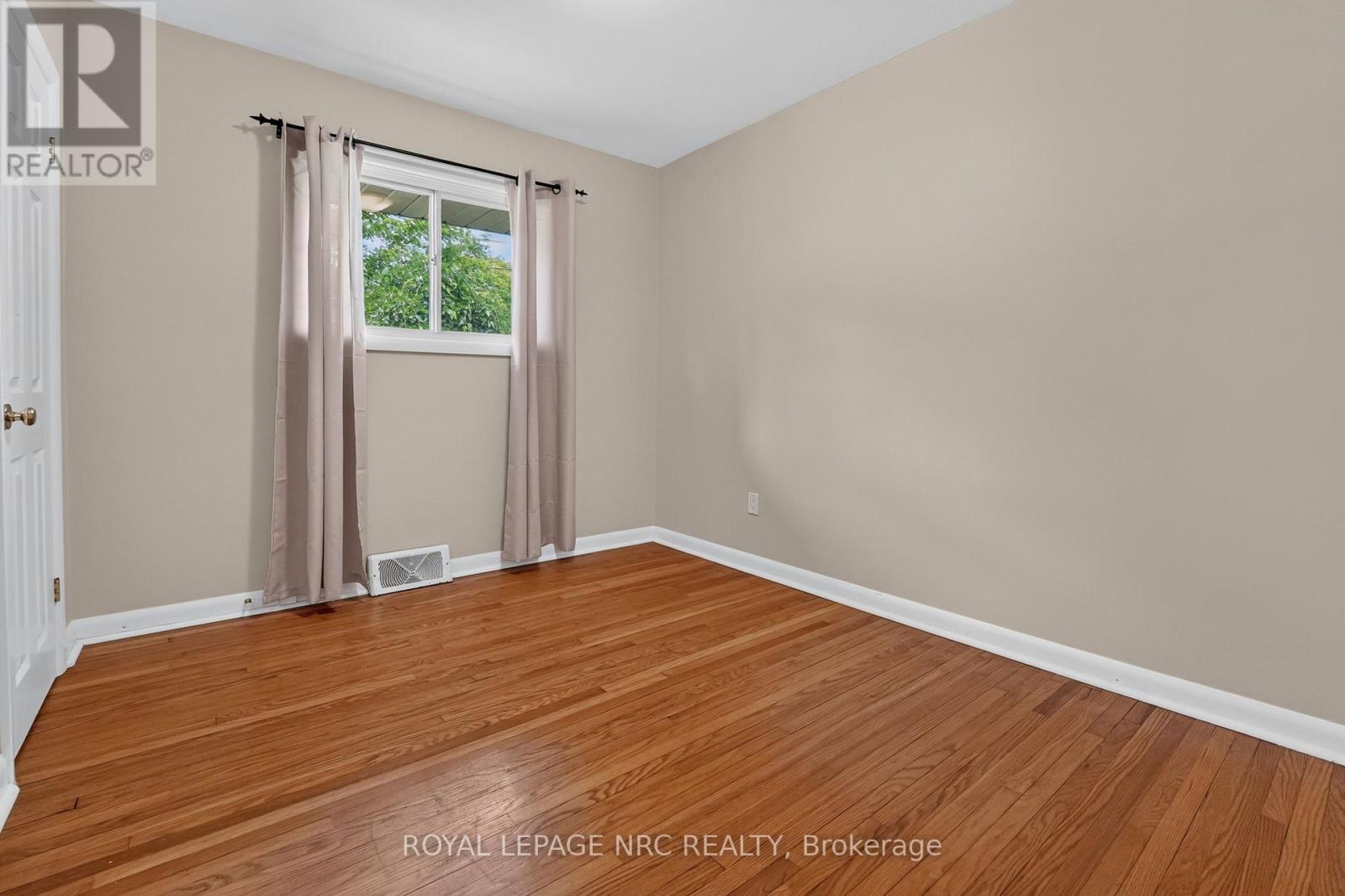 22 Mckenzie Street, St. Catharines, Ontario  L2M 2N1 - Photo 17 - X13465688