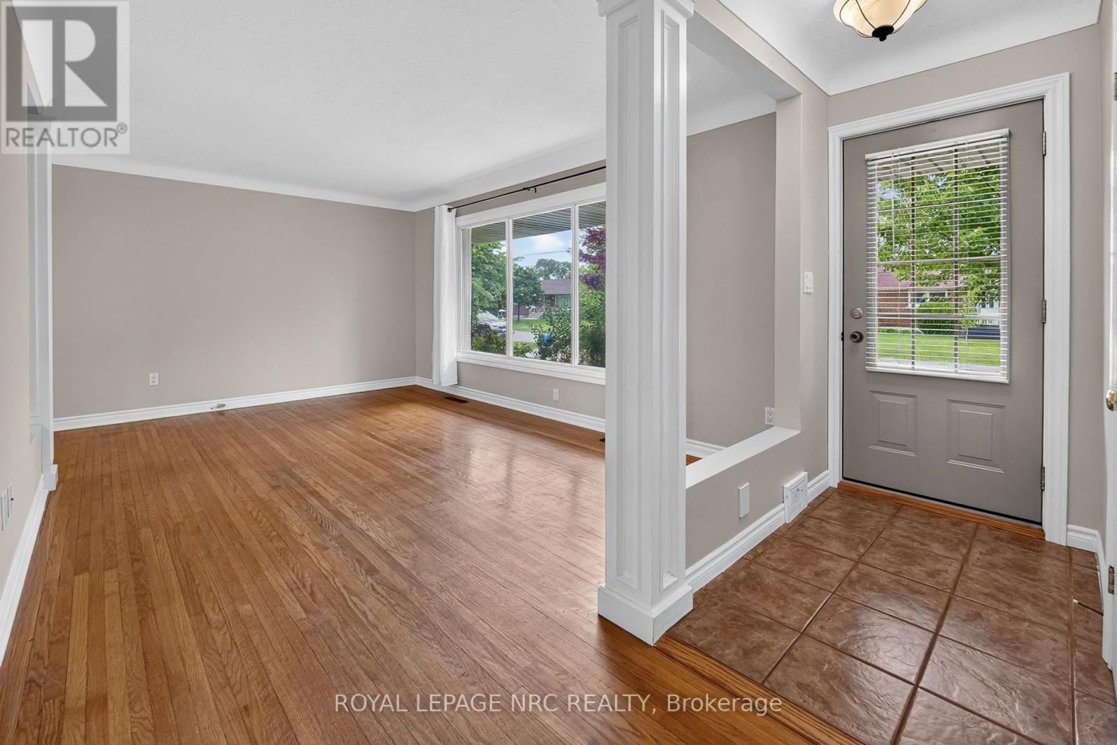 22 Mckenzie Street, St. Catharines, Ontario  L2M 2N1 - Photo 3 - X13465688