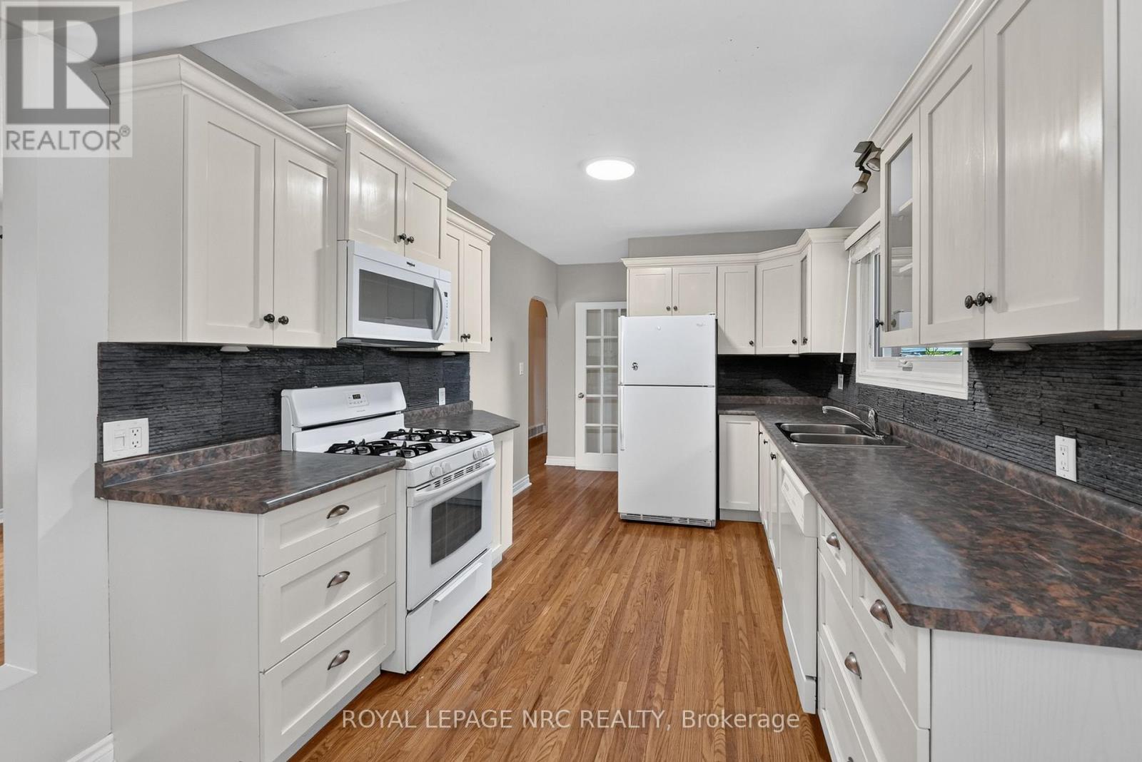 22 Mckenzie Street, St. Catharines, Ontario  L2M 2N1 - Photo 8 - X13465688