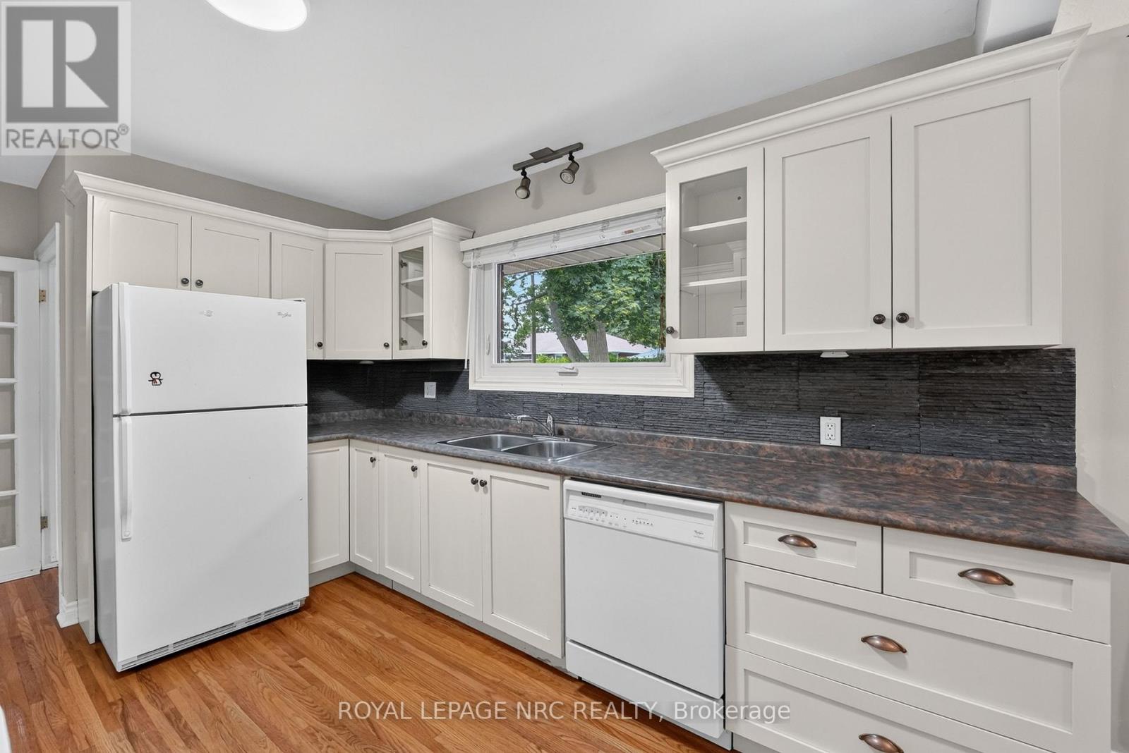22 Mckenzie Street, St. Catharines, Ontario  L2M 2N1 - Photo 9 - X13465688