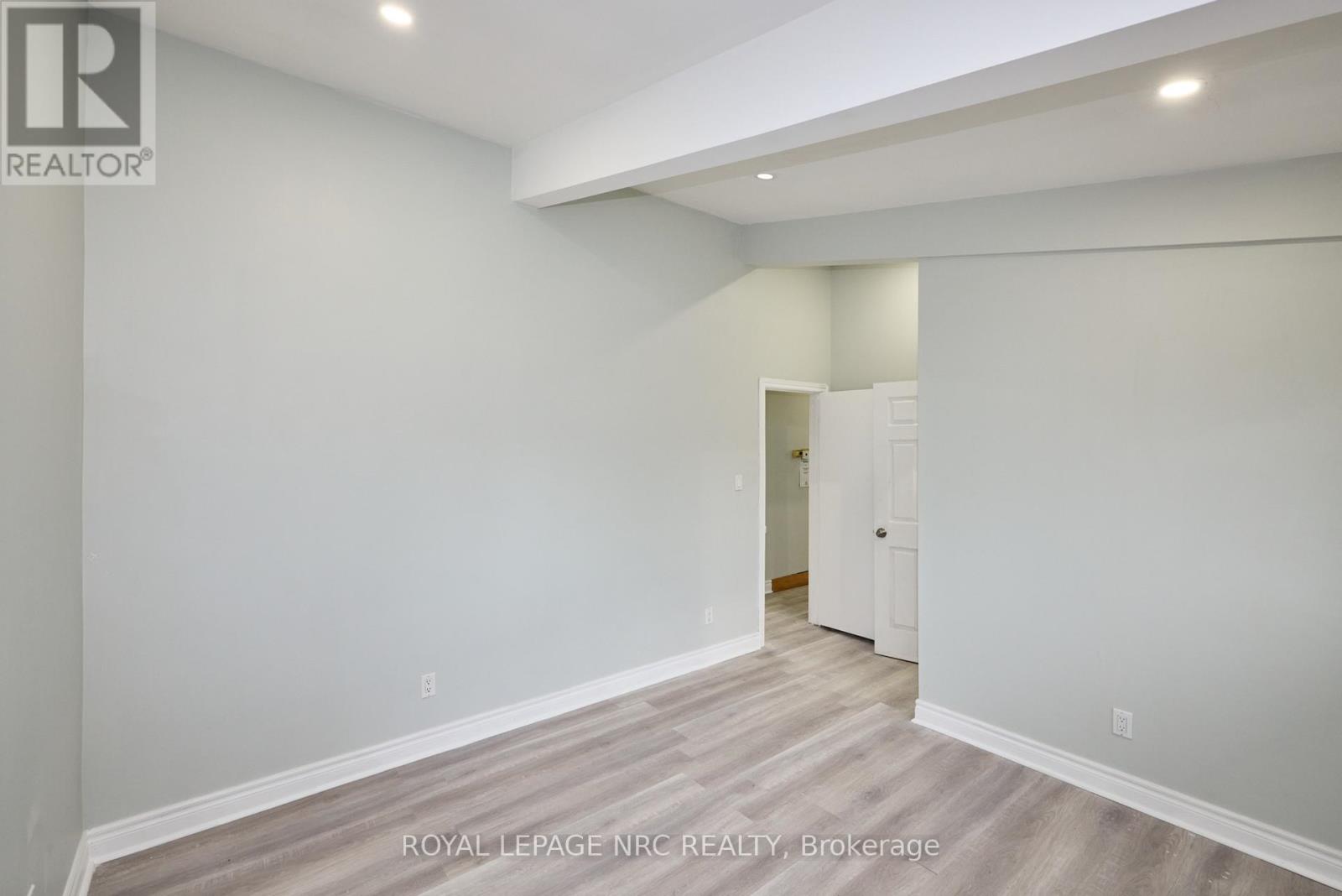 6673 Huggins Street, Niagara Falls, Ontario  L2J 1H5 - Photo 35 - X13466140