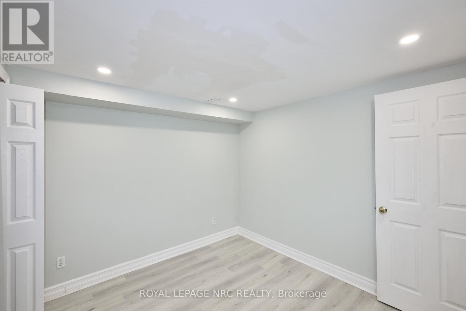 6673 Huggins Street, Niagara Falls, Ontario  L2J 1H5 - Photo 47 - X13466140