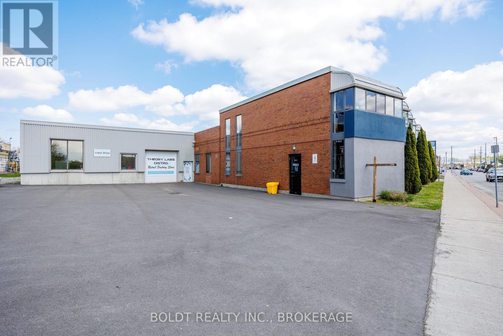 120 - 325 Welland Avenue, St. Catharines, Ontario  L2R 2R2 - Photo 2 - X13466706