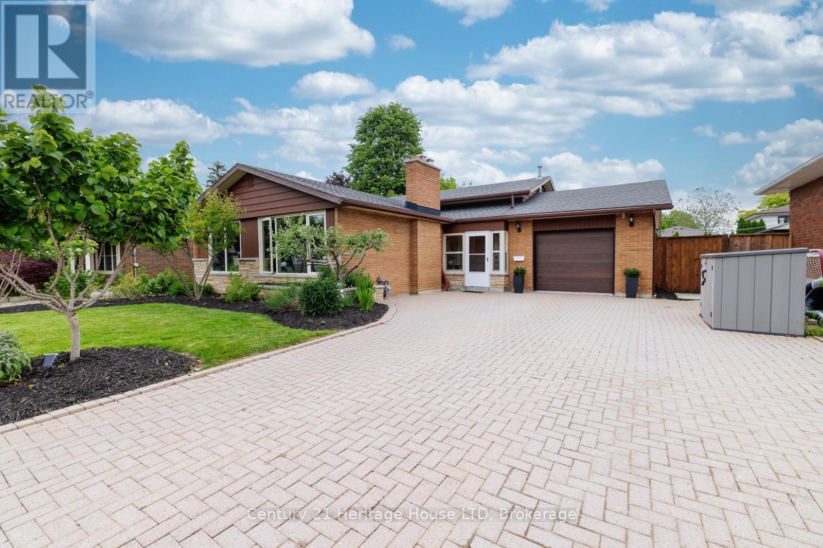 14 STANLEY STREET, St. Catharines, Ontario