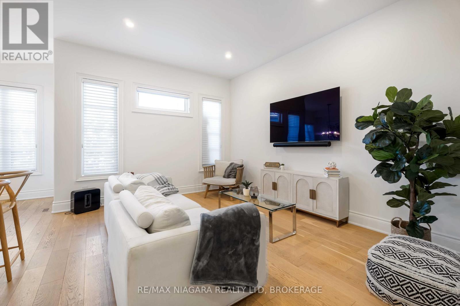 15 Arbourvale Common Road, St. Catharines, Ontario  L2T 3B7 - Photo 9 - X13467316