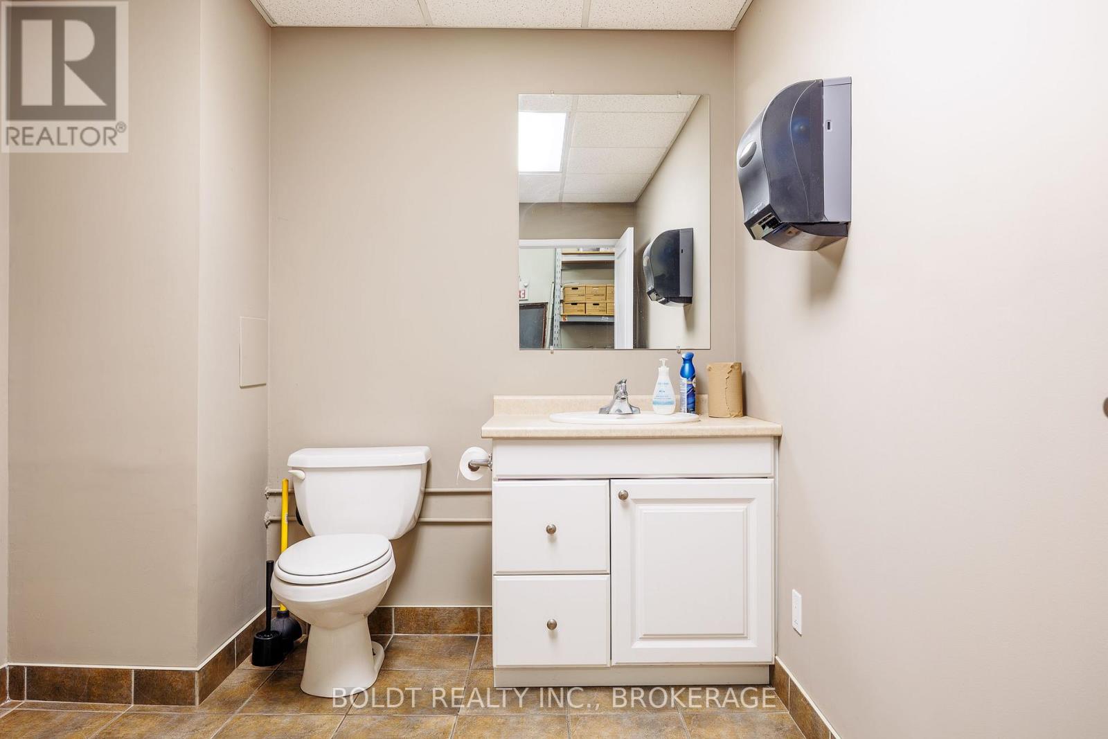 #15 Lower Unit - 13-15 Secord Drive, St. Catharines, Ontario  L2N 1K9 - Photo 11 - X13467768