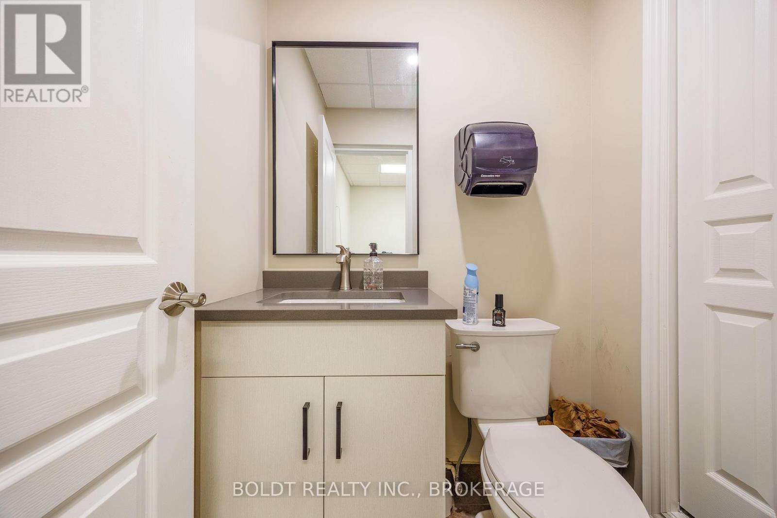#15 Lower Unit - 13-15 Secord Drive, St. Catharines, Ontario  L2N 1K9 - Photo 7 - X13467768